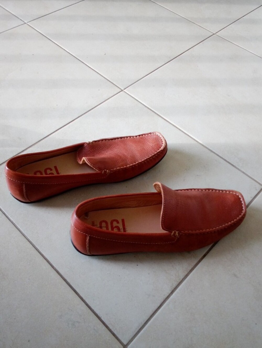 1901 Men's Tan Leather Slip-On Loafers - Picture 4 of 6